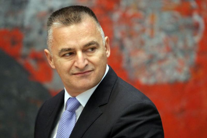 ZAŠTO JE MORAO OTIĆI ŠKRBIĆ: Pogledajte četiri filma o kriminalu SNSD ministra i ambasadora!