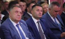 Stanovništvu dijeli koke, porodična firma zbraja milione
