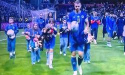 Kapiten je otišao sa djecom i igračkama