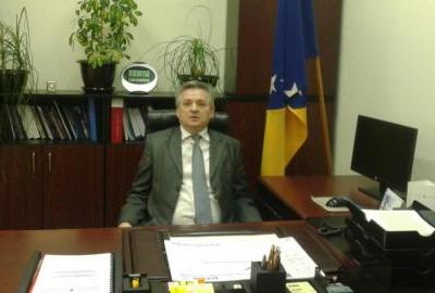 Sam sebe nagradio i imenovao u Komisiju, pa evidenciju o radu dostavljao sebi i potpisivao