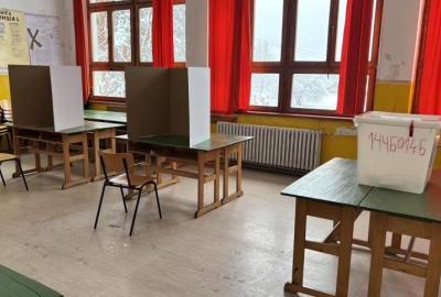 Otvorena biračka mjesta, problemi sa internetom i električnom energijom