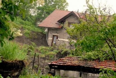 GEOLOZI UPOZORAVAJU: Očekujemo pojave novih klizišta!