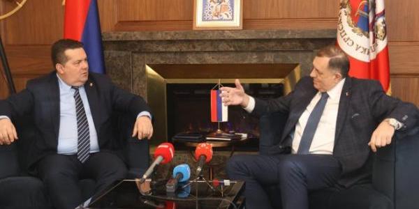 Dodik prosipa silu, Stevandić ga prati, Vučić ukopava, BiH šuti