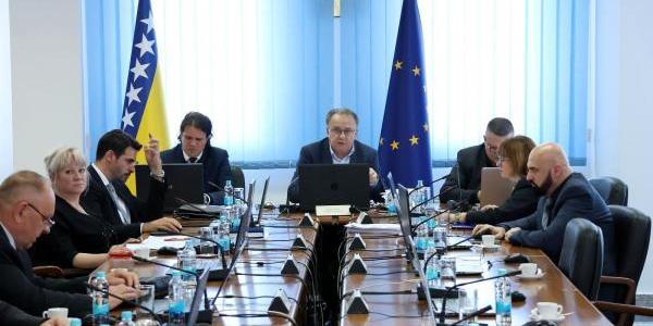 Osim plata, ministrima i savjetnicima rastu i naknade za odvojeni život