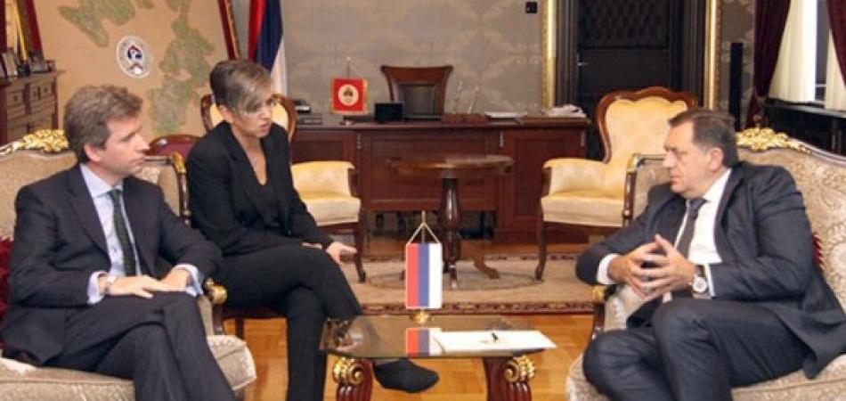 KO ZAISTA RADI PROTIV SRBA: Vlada RS traži pomoć od "antisrpske" Velike Britanije!