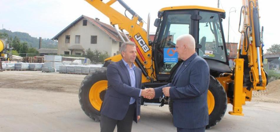 Načelnik Općine Ilidža privatnoj firmi poklonio bager!