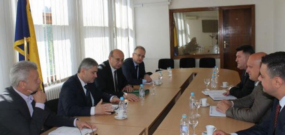 Umjesto osoba sa invaliditetom, zapošljavaju se supruge funkcionera i rođaci političara
