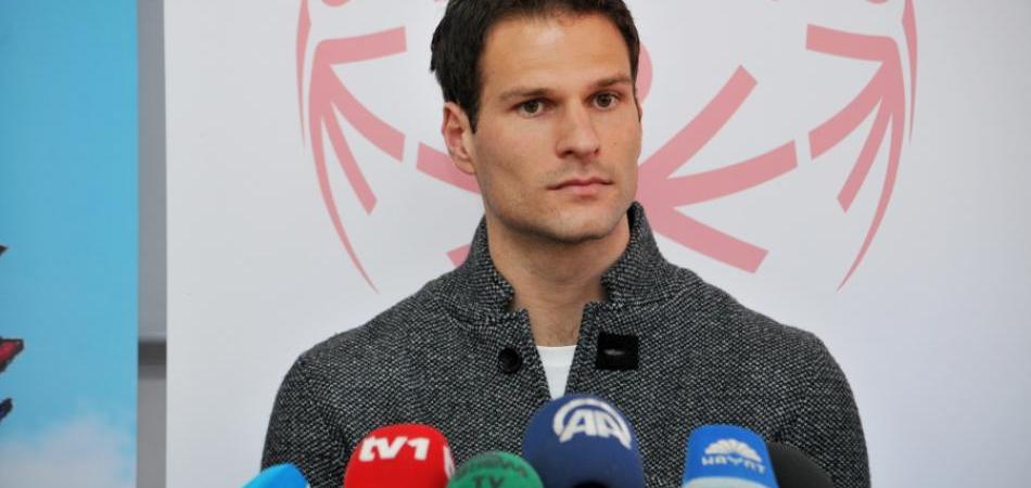 SARAJEVO: Asmir Begović otvorio sportsko igralište Zavoda Mjedenica