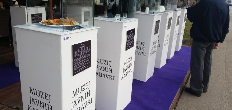 MUZEJ JAVNIH NABAVKI: Zlatne pepeljare i dijamantske kante predstavljene građanima Banja Luke