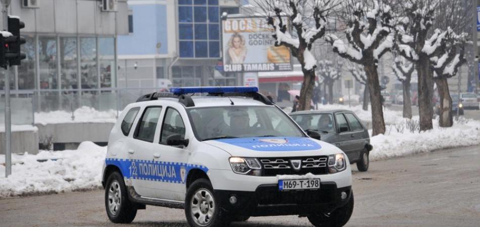 POPLAVE U MAGLAJU I DOBOJU: Policija spasila svoja vozila, građane niko nije upozorio! 