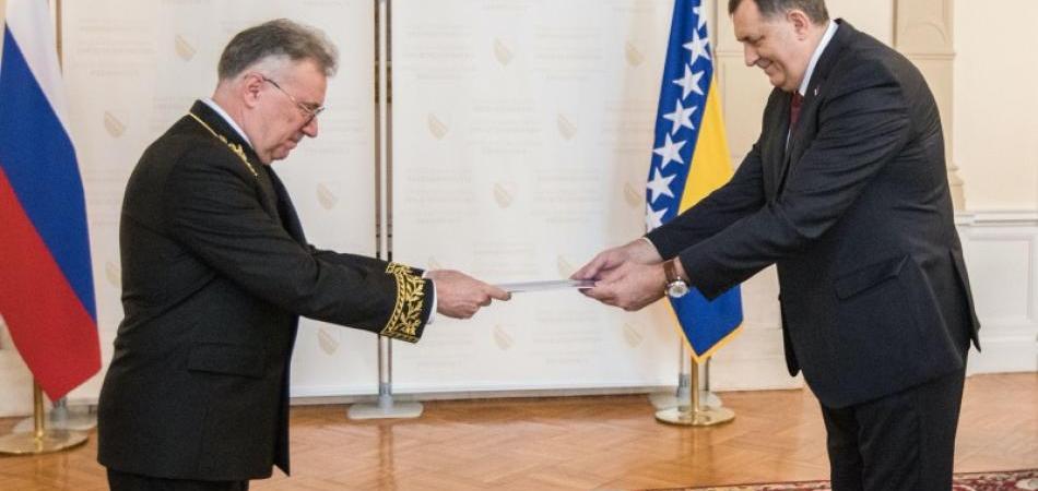 Kalabuhov prijeti ratom, a Vulin Srpskim svetom
