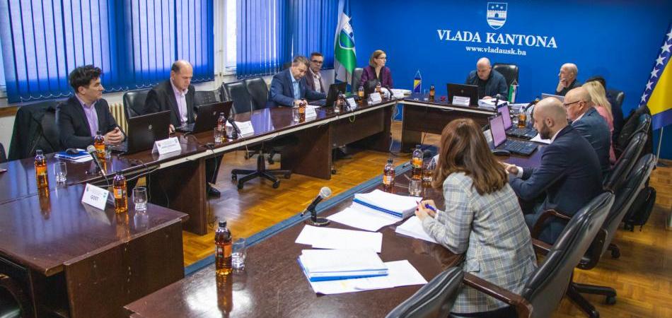 USK planira uvesti verbalni delikt, kazna od 500 KM za komentar na društvenim mrežama