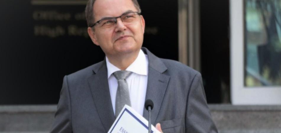 Političari oprezni u ocjenama Schmidtove odluke