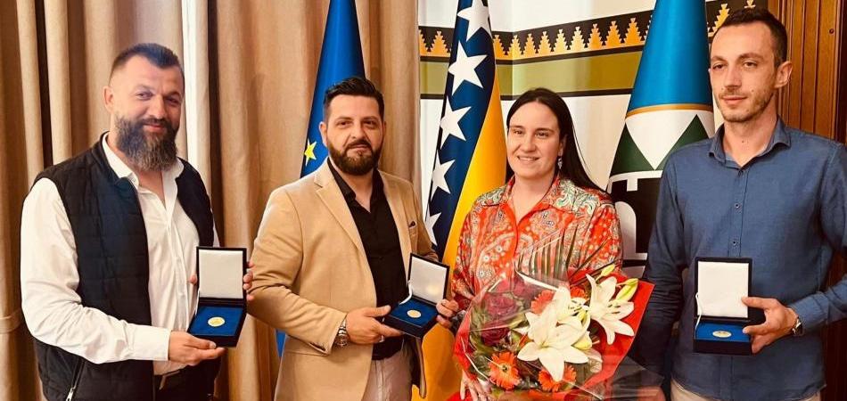 Zakon protiv zakona, svi protiv svih