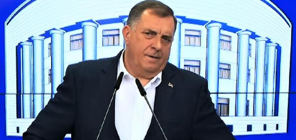 Novinari su izdajnici, tužilac je musliman, odbranimo mene