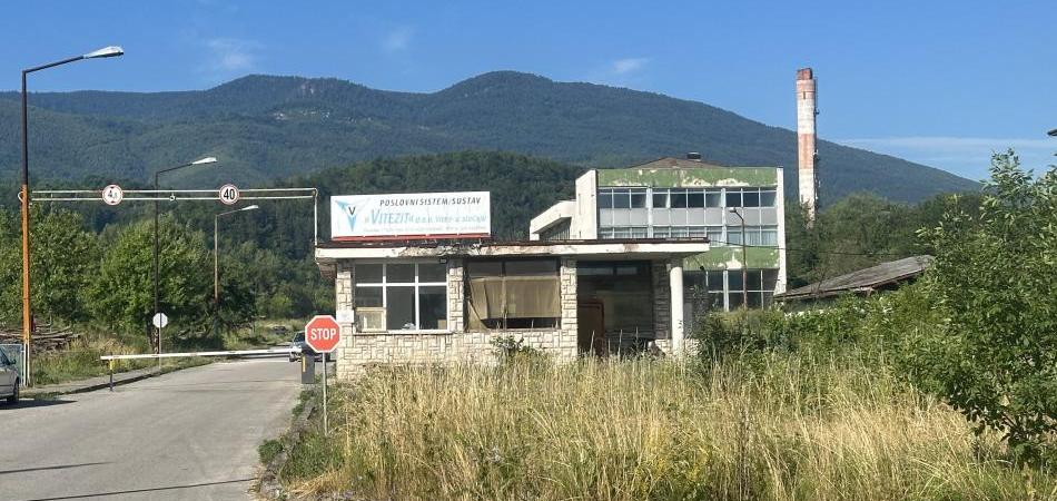 Stotine tona agresivne kiseline sa nitroglicerinom ostalo bez napajanja vodom!