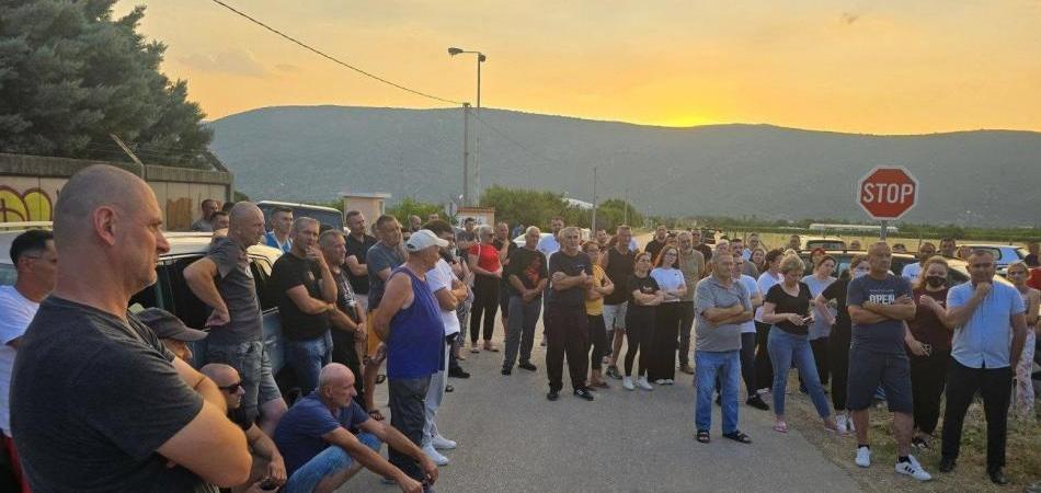 Deponija Uborak mora biti zatvorena, ne znamo smijemo li konzumirati hranu sa imanja