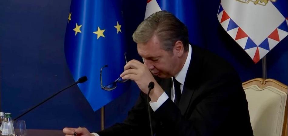 Maskirani napadači, šamari, krv, Vučićev call centar i spremna Žandarmerija