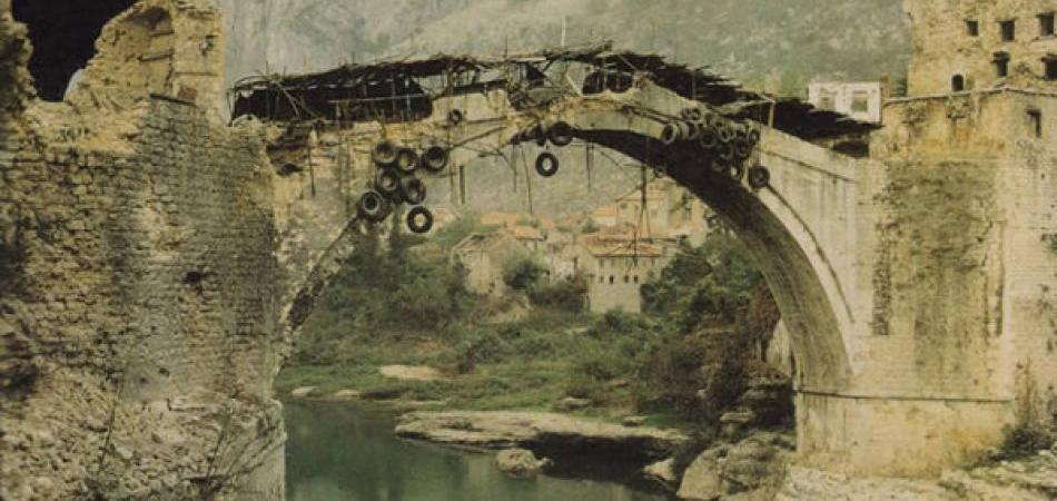 RUŠENJE ZIDA I MOSTA: Kad trijumfuju sretni i nesretni ljudi
