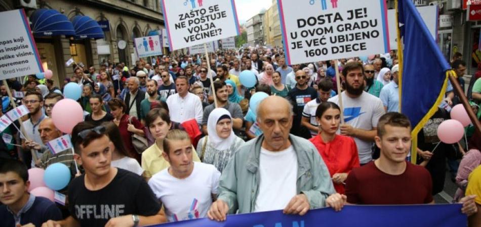 Tradicionalnu bošnjačku porodicu razara šetnja obespravljenih ljudi