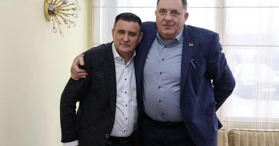 Direktor Vlado Đajić dijeli milione Prointeru i Siriusu 2010