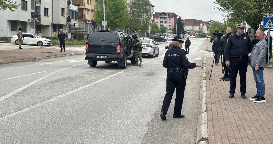 Blokade, specijalci, tjelohranitelji, duge cijevi... strah od hapšenja