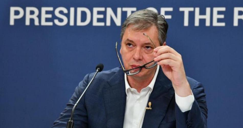 Vučićevo crtanje mete na Dinku Gruhonjiću