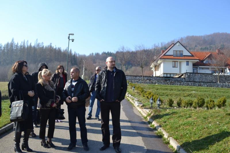 TERAPIJSKA ZAJEDNICA KAMPUS: Kada je sekretarica postala direktorica, Hase Tirić iz "revolta" zaposlio 45 osoba!