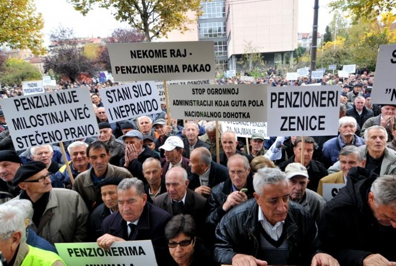 Zbog izmjene sistema obračuna stopirana rješenja za nove penzionere! 