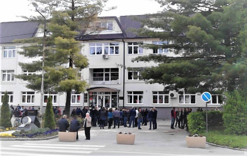 Zakašnjeli protesti u opljačkanoj firmi