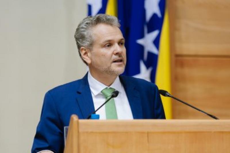 Delegacija EU traži hitno provođenje antikorupcijskih reformi u javnim nabavkama!