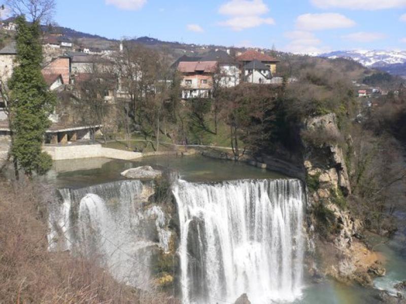 "U Jajce je neko doveo firmu koja je neprijatelj građanima!"