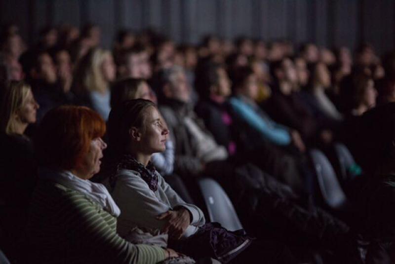 U prepunom kinu Šiška prikazan Žurnalov film "Srebrenica"!