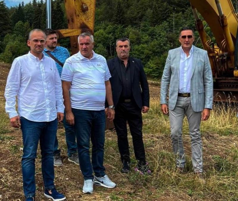 OC Jahorina u blokadi, Elek prijeti Viškoviću