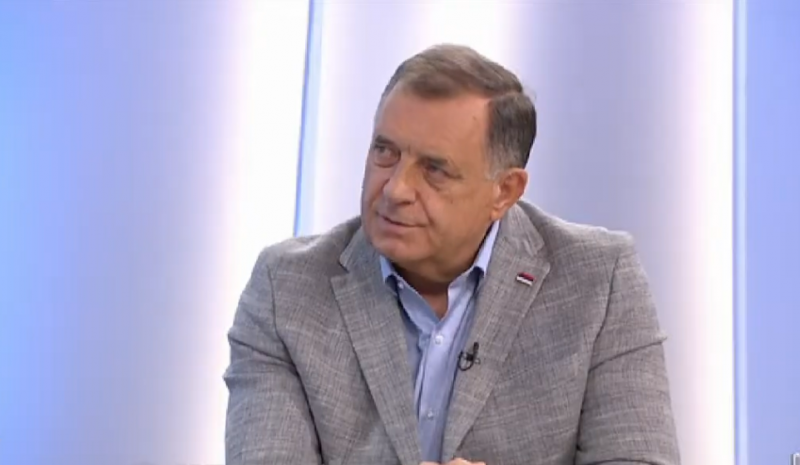 Jednosatna tirada puna samohvale i rasističkih uvreda