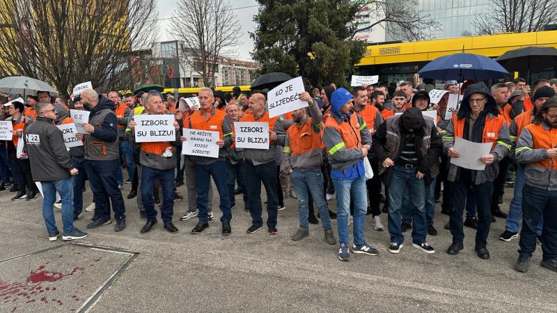 Na ulici radnici Željezare Zenica, Sindikat trgovaca animira radnike da glasaju
