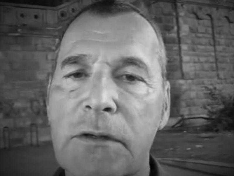 Zbog komemoracije žrtvama genocida pretučen književnik i aktivista