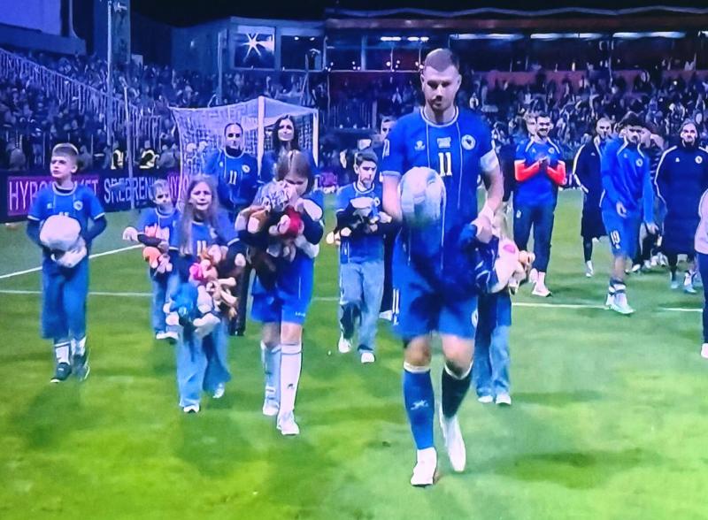 Kapiten je otišao sa djecom i igračkama