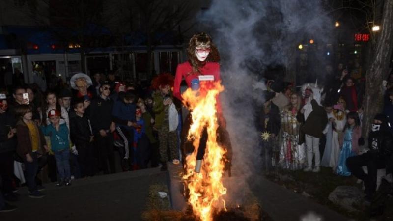 Strah na karnevalskoj lomači