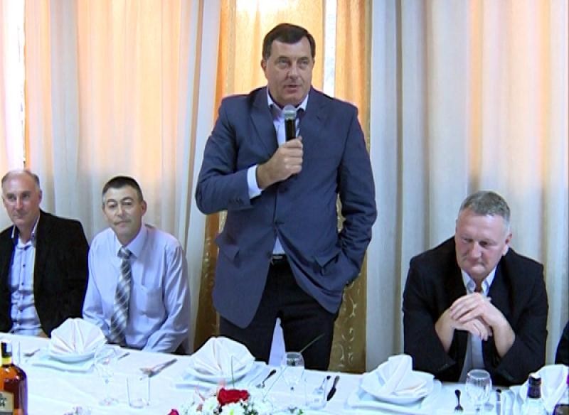 DODIK NA DRUŽENJU S TAKSISTIMA: Ručak od pet miliona maraka